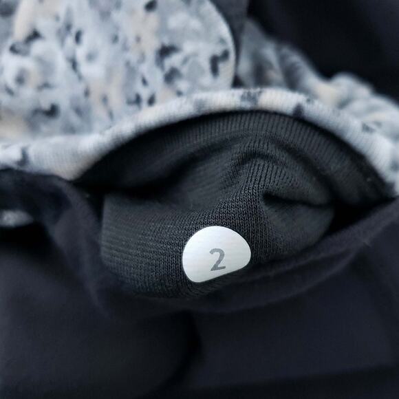 Lululemon Capri Leggings with Slits Size 2 Gray Exercise Yoga Athletic Pants Gym - Picture 4 of 6